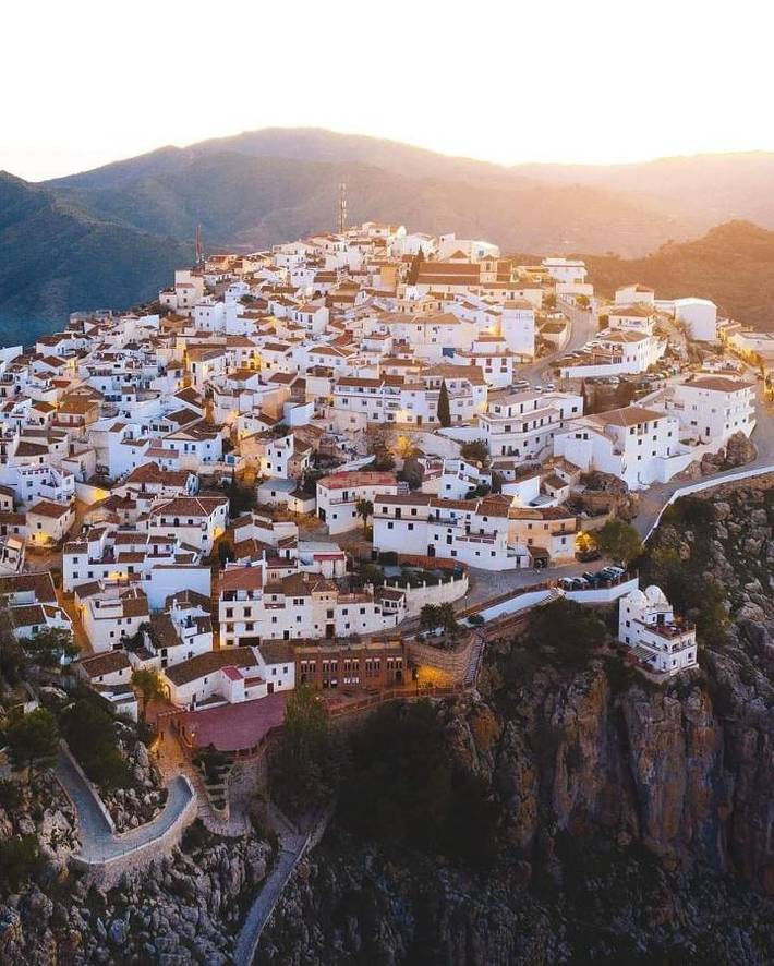 Hotel para 2 personas, con Jacuzzi y Terraza además de Jardín y Vistas en Comares - 2