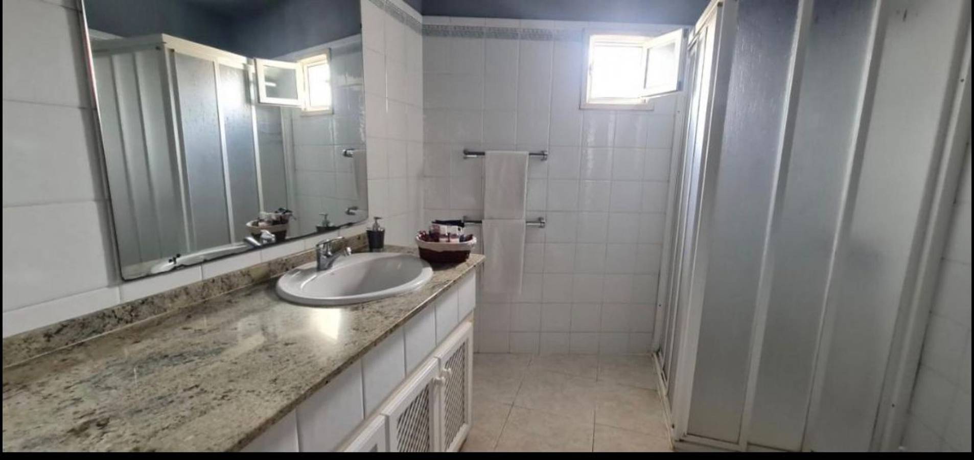 Entire apartment, Apartment 'Apartamento 6' with Shared Pool, Private Terrace and Wi-Fi in Los Llanos, Los Llanos de Aridane
