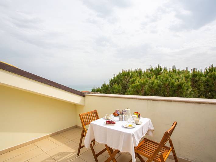 Gîte pour 4 personnes, avec Terrasse ainsi que Jardin et Vue à Pineto - 3