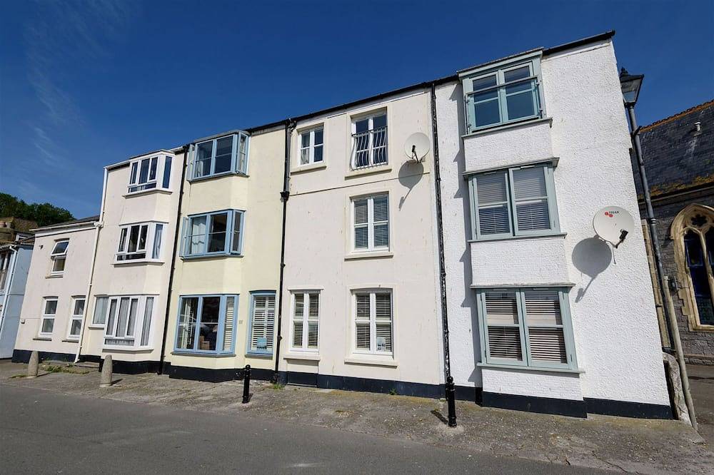 Casa frente al mar con vistas a la playa de Looe. Espacio de estacionamiento reservado 1 minuto a pie! in Looe, Cornualles