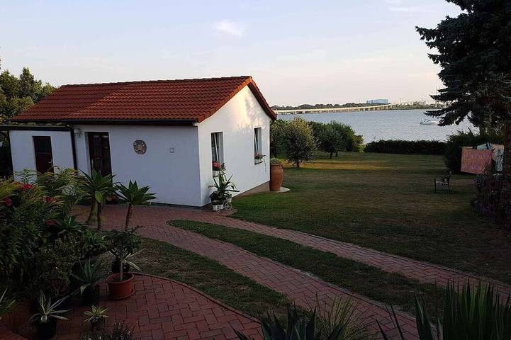 Ferienhaus für 3 Personen, mit Garten in Altefähr