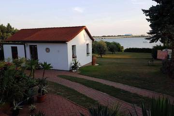 Ferienhaus für 3 Personen, mit Garten in Altefähr