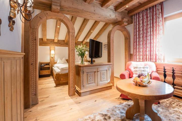 Hôtel pour 4 personnes, avec jacuzzi ainsi que sauna et terrasse dans Zurs - 3