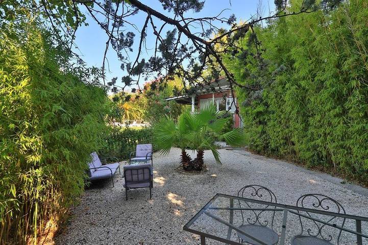 Gîte pour 2 personnes, avec piscine ainsi que terrasse et jardin - 1