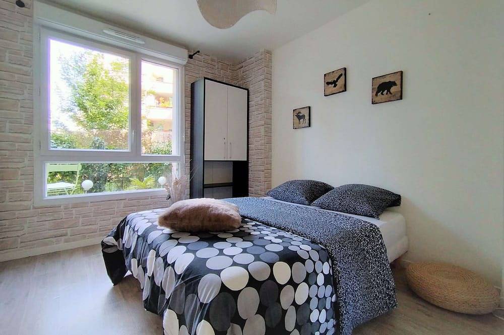 Apartamento entero, Chic and spacious apart with terrace and parking in Saint-Denis, Sena-Saint Denis