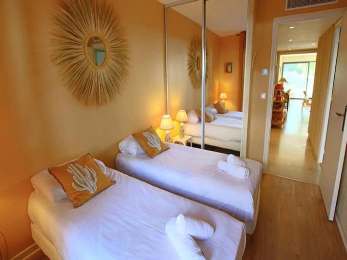 Gîte pour 4 personnes, avec terrasse, adapté aux familles dans Port du Mourre-Rouge - 4