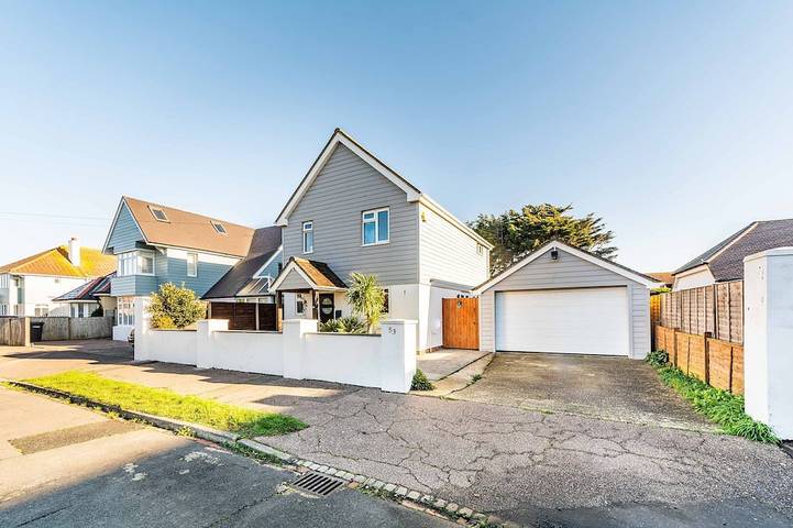 Beach house for 5 people, with garden in Sussex