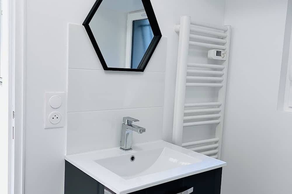 Apartamento entero, Appartement Rénové, Proche de Roissy Cdg, Aéroville, Chantilly, Parc Astérix in Louvres, Valle del Oise