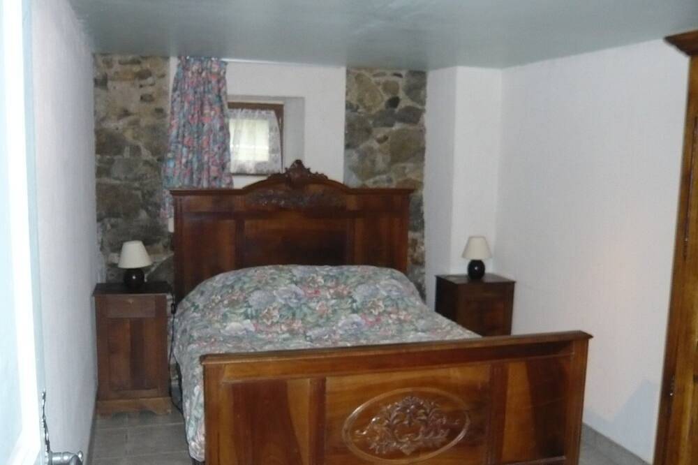 Les Trois Maisons gîte vert in Osse-en-Aspe, Béarn