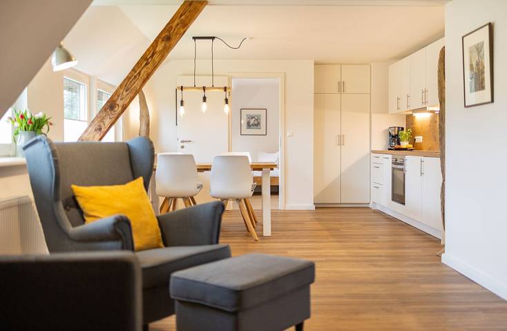 Ferienwohnung für 4 Personen, mit Terrasse und Garten sowie Ausblick in Nebel
