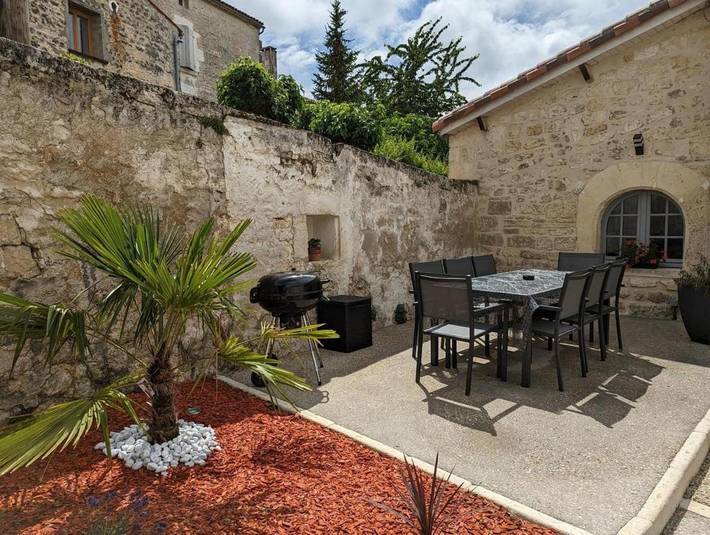 Location de vacances pour 6 personnes, avec jardin à Saint-Même-les-Carrières - 2