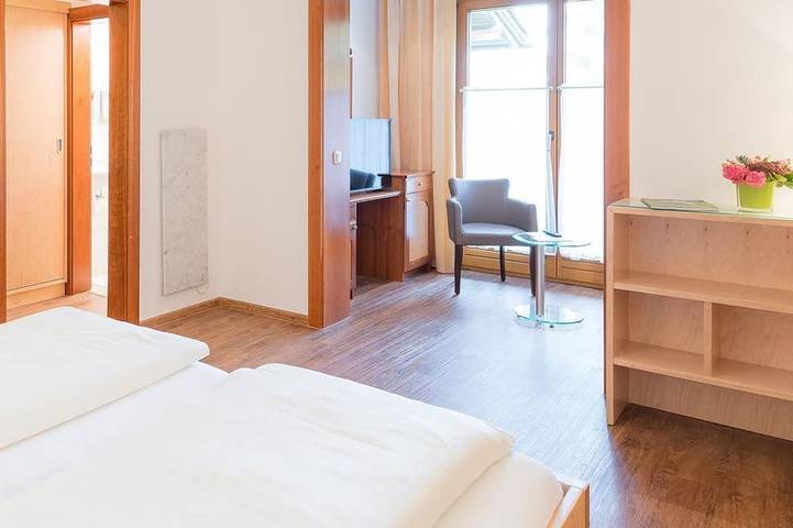 Ferienhaus für 3 Personen, mit Sauna und Pool sowie Balkon und Garten, mit Haustier