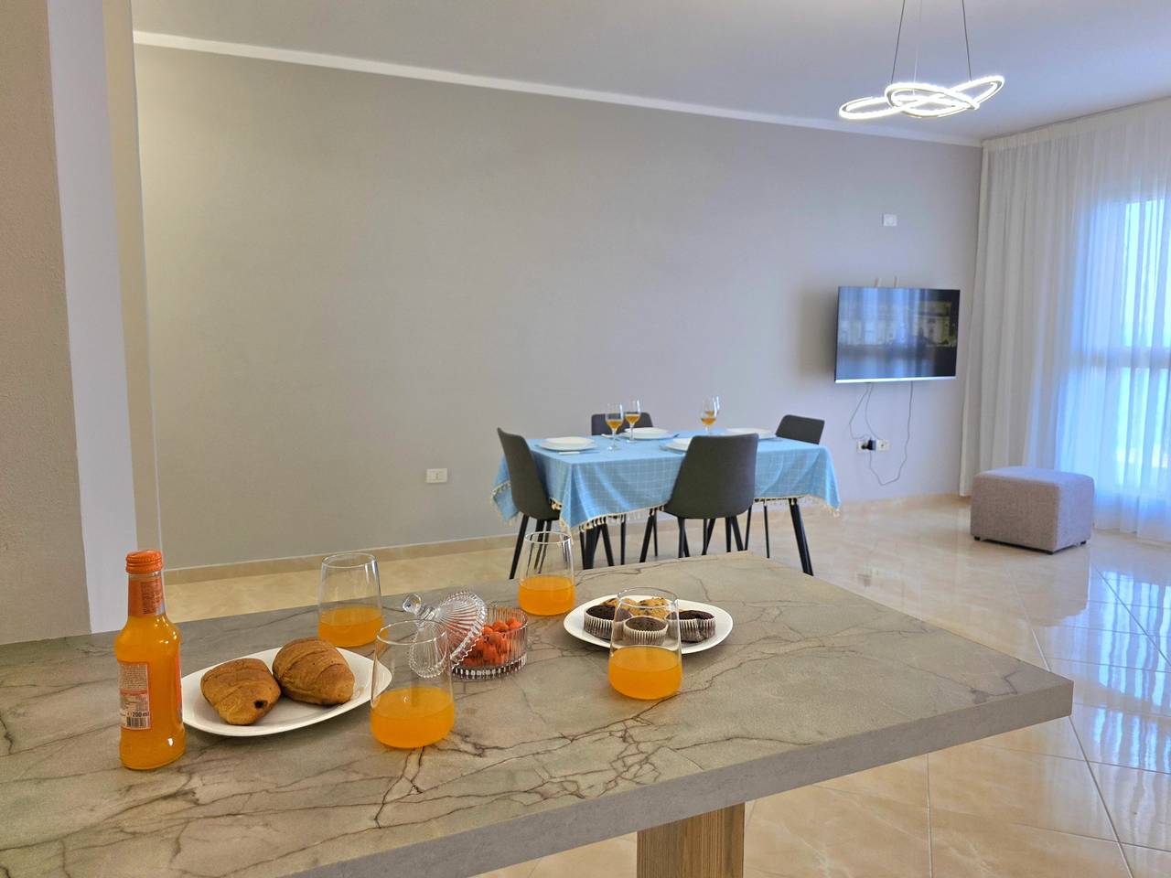 Ganze Wohnung, Ferienwohnung für 5 Personen mit Balkon in Durrës, Albanien