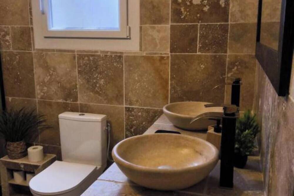 130m2 ground floor villa with private pool on 4000m2 of land in Les Arcs (Var), Draguignan region