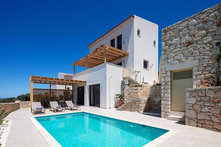 Ferienhaus für 10 Personen, mit Balkon und Terrasse sowie Garten und Pool