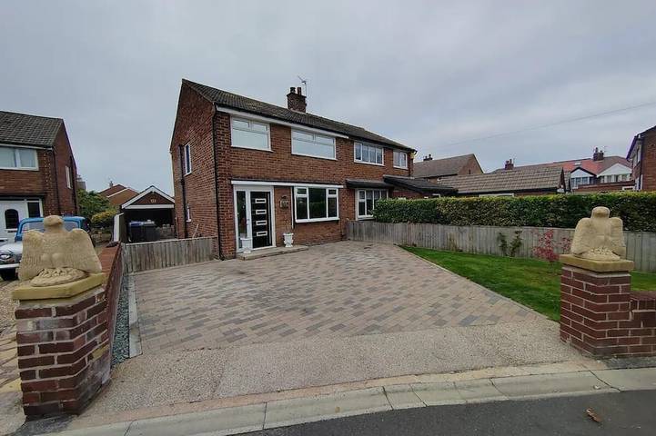 Holiday home for 4 people, with garden and terrace as well as hot tub in Blackpool