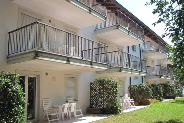 Appartamento per 6 persone, con piscina e balcone in Aquileia
