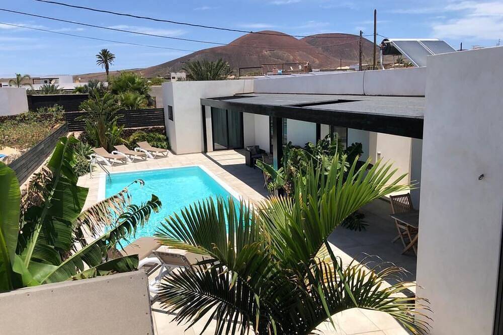 Villa \"Cielo Azul\", moderne Villa mit beheiztem Salzwasserpool,  Wlan  300Mbit/s in Lajares, La Oliva