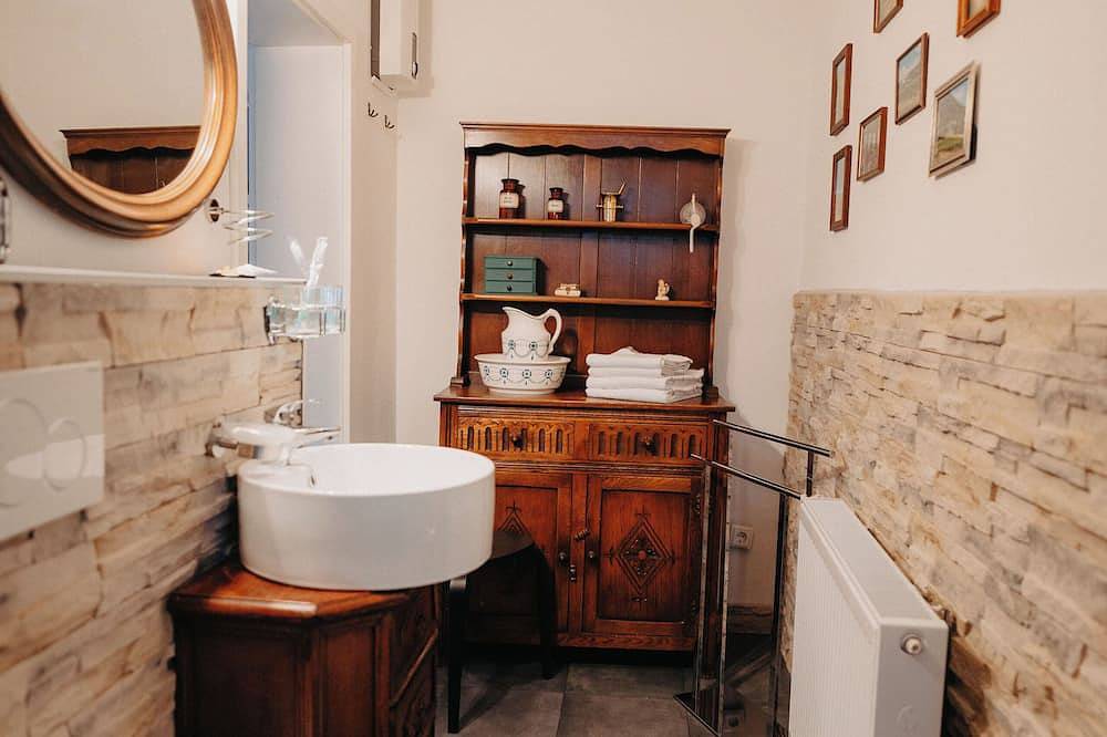 Ganze Wohnung, Altes Häusle am Waschbach/Ferienwohnung Weinstock Gemütliche Wohnung mit Charme in Edenkoben, Südliche Weinstraße