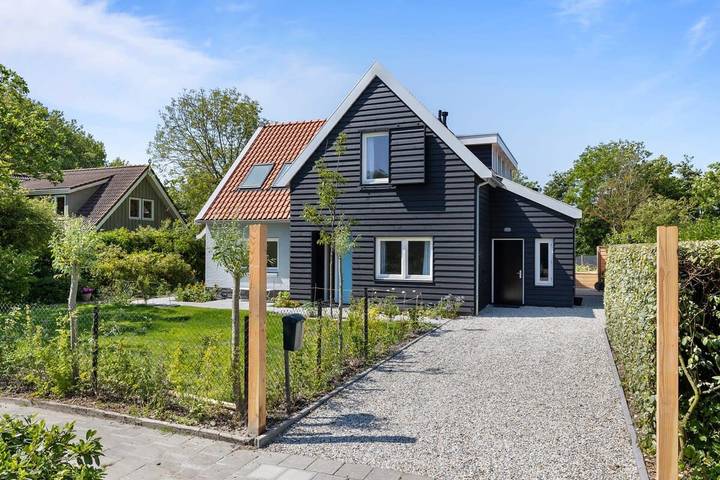 Villa für 8 Personen, mit Garten