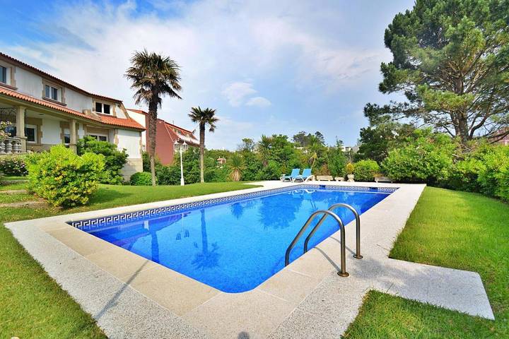 Chalet para 15 personas, con vistas además de piscina y jardín, Se admiten mascotas en Salnés - 4