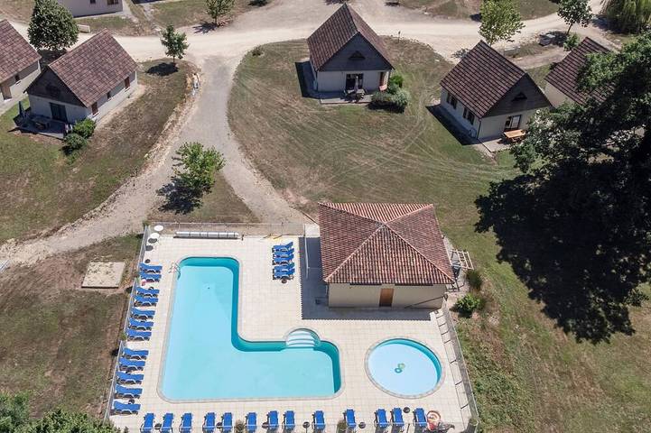 Village vacances pour 8 personnes, avec jardin et piscine, animaux acceptés dans le Lot
