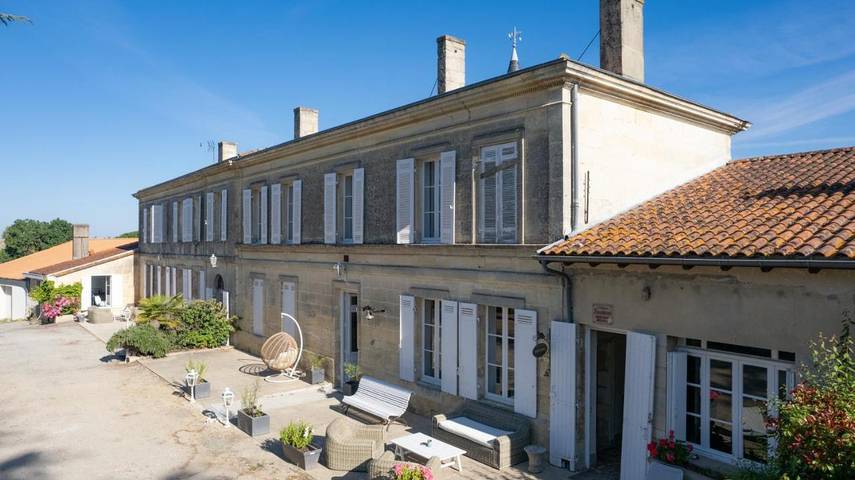 Location de vacances pour 15 personnes, avec terrasse et vue, animaux acceptés dans Villeneuve (Gironde)