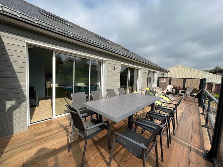 Location de vacances pour 10 personnes, avec Terrasse et Jardin ainsi que Piscine et Vue à Lanouée - 4
