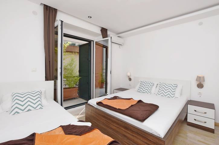 Hotel für 3 Personen, mit Balkon in Budva - 4