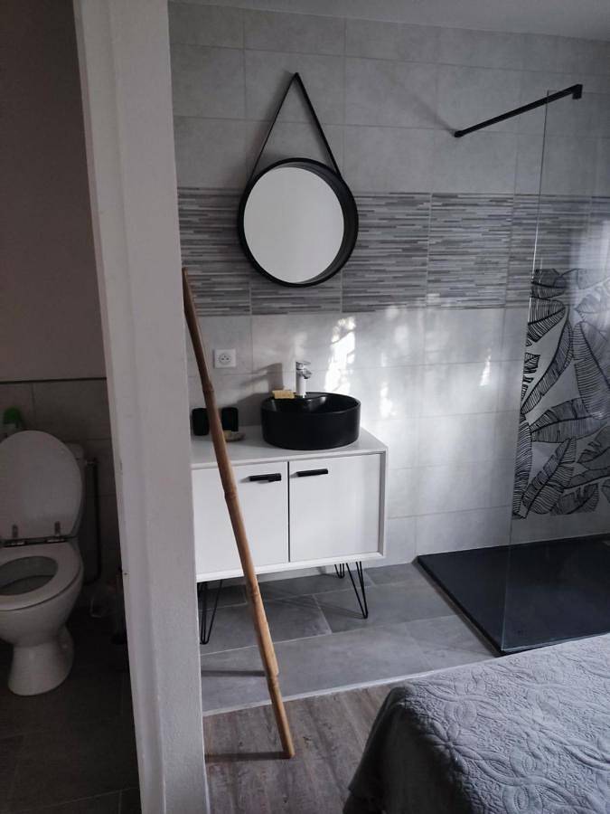 Double Room with Private Bathroom in Saint-Vite, Quercy