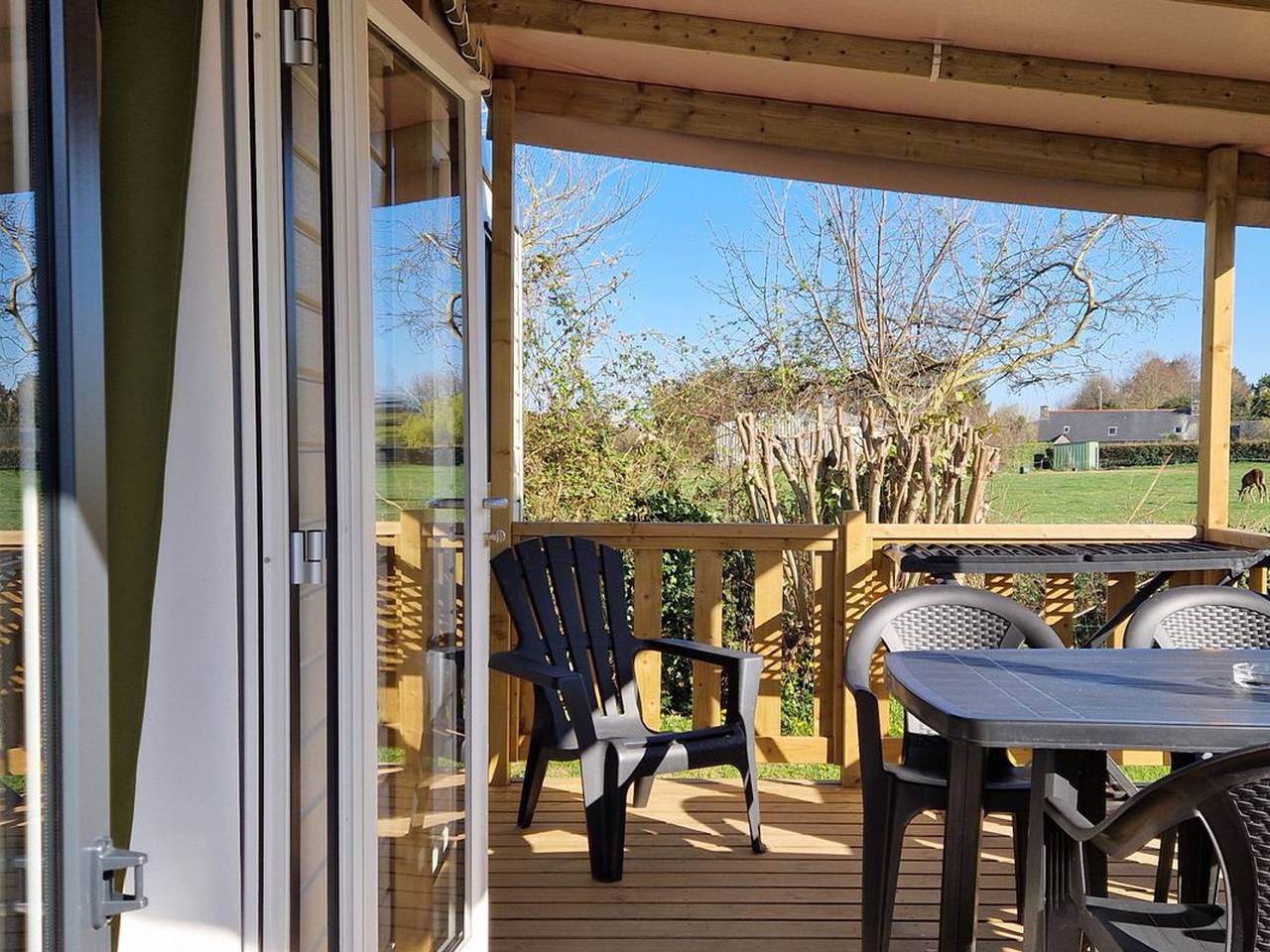 Comfortable mobile home with terrace in Pordic in Pordic, Côte de Goëlo