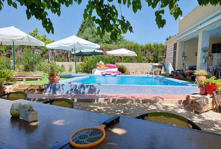 Ferienwohnung für 4 Personen, mit Ausblick und Pool sowie Garten - 1