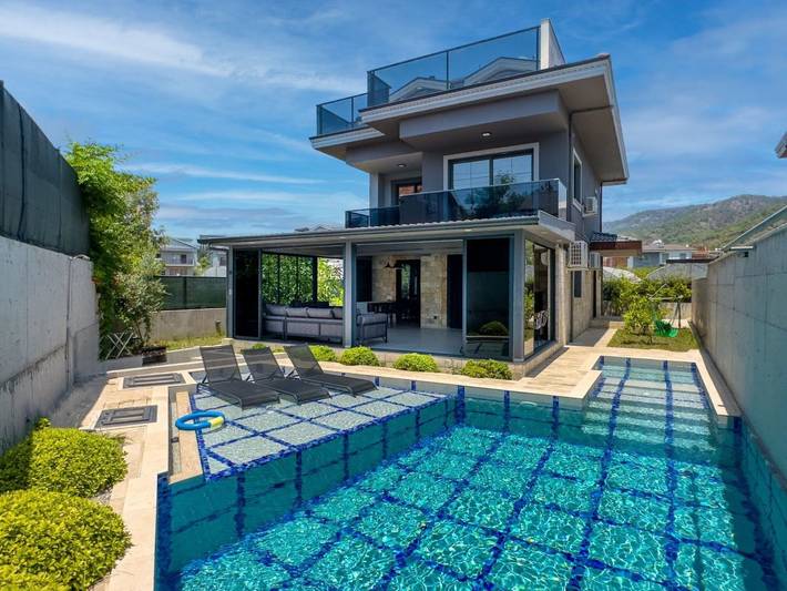 Casa de vacaciones para 8 personas, con balcón además de piscina y jardín - 1