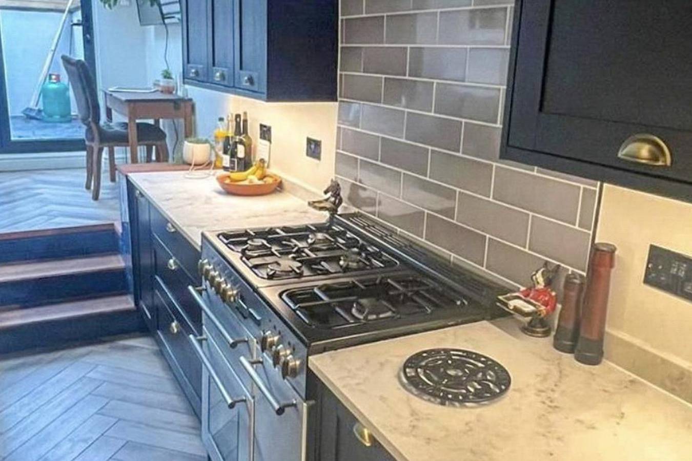 3 Bed Home - Sleeps 6, Garden, Pets, Free Parking in Guildford, Surrey