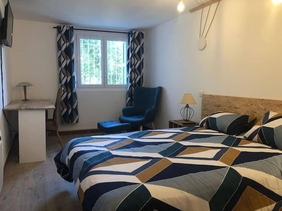 Appartement entier, Two-Bedroom Apartment in Céret, Côte méditerranéenne (France)