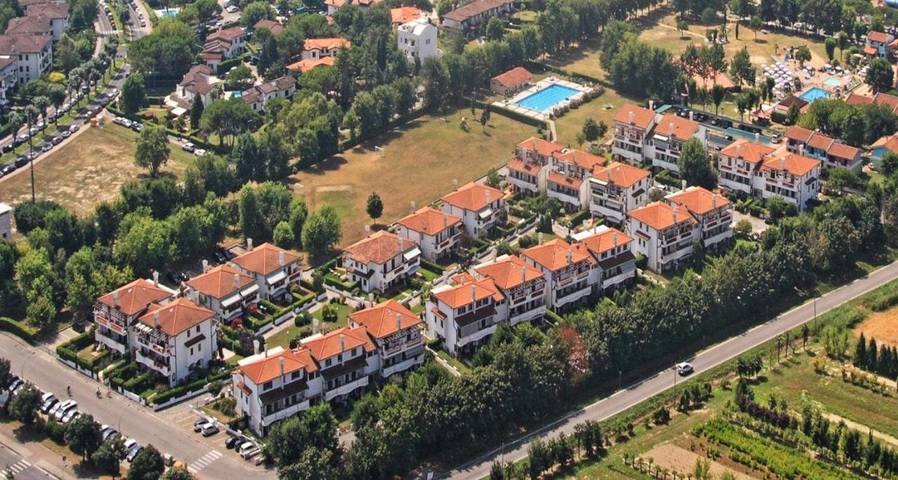 Casa vacanza per 4 persone, con Balcone e Terrazza nonché Giardino e Piscina a Duna Verde (Veneto)