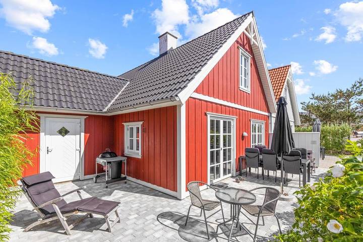 Attraktives Ferienhaus in zentraler Lage mit Whirlpool in Blavand, Varde