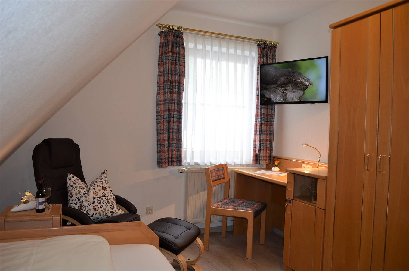 Pension Regenscheit - Einzelzimmer Kategorie B mit Dusche und Wc in Sipplingen, Region Bodensee-Oberschwaben