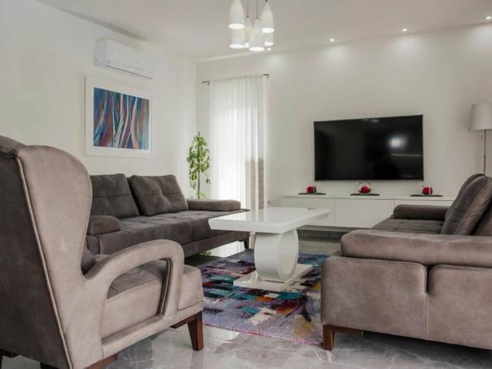 Ferienhaus für 12 Personen, mit Garten und Balkon sowie Whirlpool, kinderfreundlich