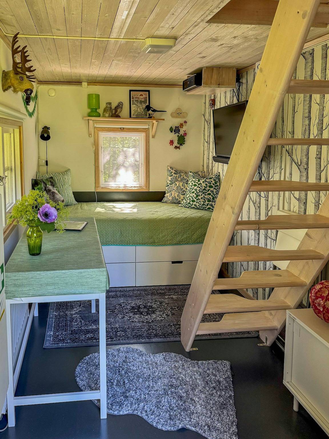 Kleine Hütte mit Außenküche am Waldbach in Lilla Edet, Bohuslän
