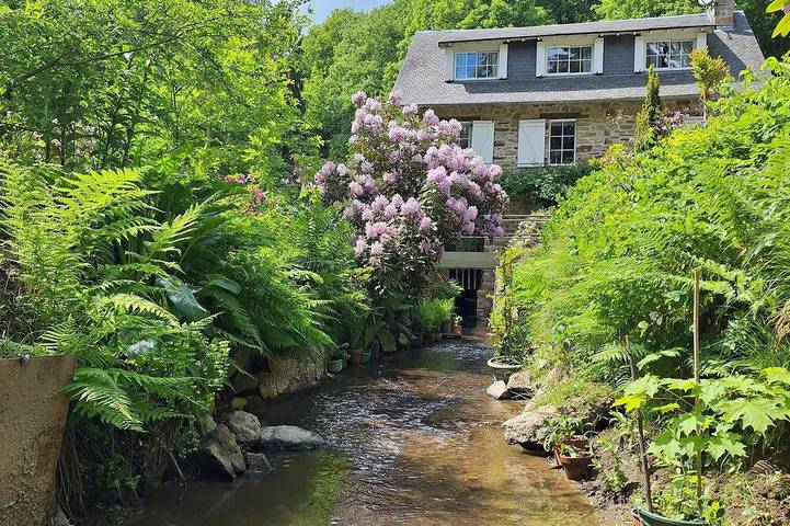 Location de vacances pour 8 personnes, avec terrasse et jardin dans Oisseau
