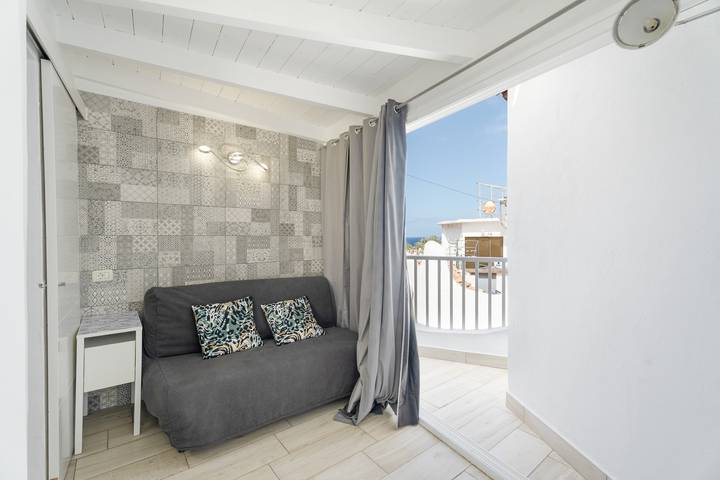 Ganze Wohnung, Ferienwohnung 'San Rafael' mit Meerblick, Gemeinschaftspool und Wlan in Playa de Troya, Teneriffa Süd