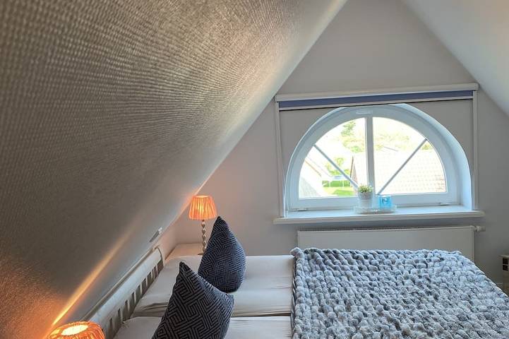 Ganze Wohnung, Strandnähe,Gartennutzung,Wellnessdusche mit Massage in Wrixum, Föhr