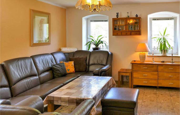 Ganze Ferienwohnung, Charmante Wohnung mit Terrasse, Parkplatz und WiFi, 300m zum Strand in Freiberg, Chemnitz und Umgebung