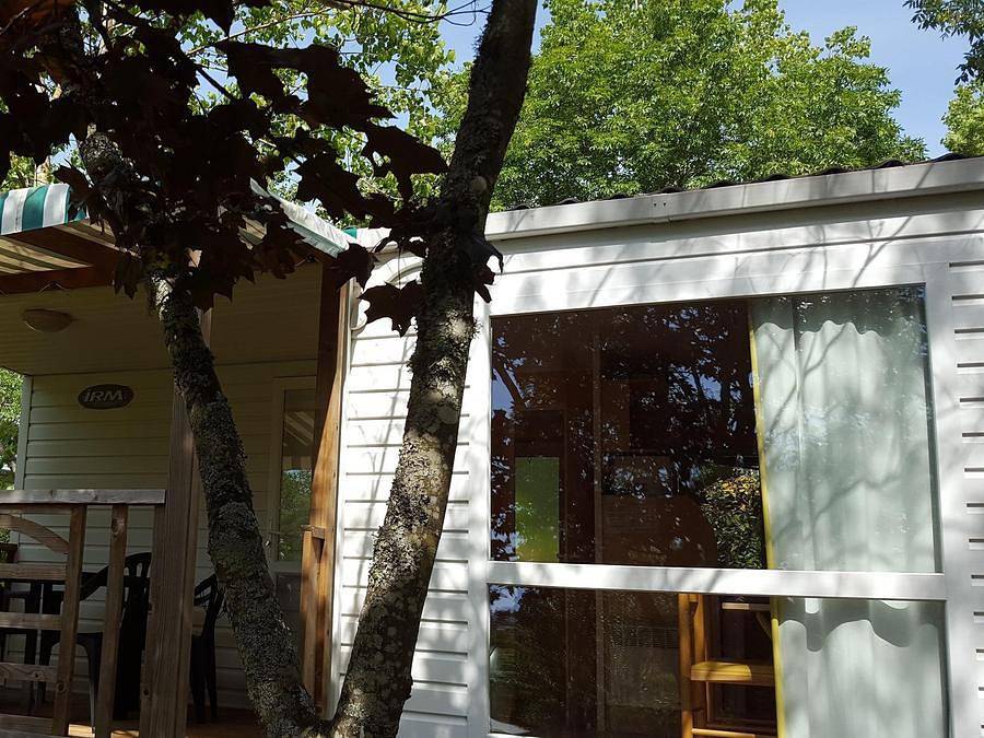 Camping L'Offrerie - Dordogne - Périgord noir - Mobilhome 5 personas - Casa móvil «Grand Confort Loggia», 32 m², 2 dormitorios - Llegada los sábados en julio y agosto in Rouffignac-Saint-Cernin-de-Reilhac, Périgord Noir