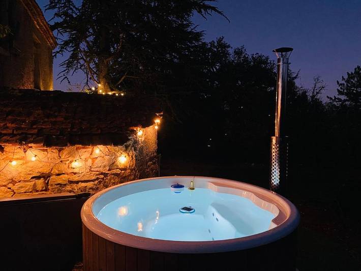 Gîte pour 2 personnes, avec Jacuzzi et Terrasse ainsi que Jardin et Piscine à Arcambal