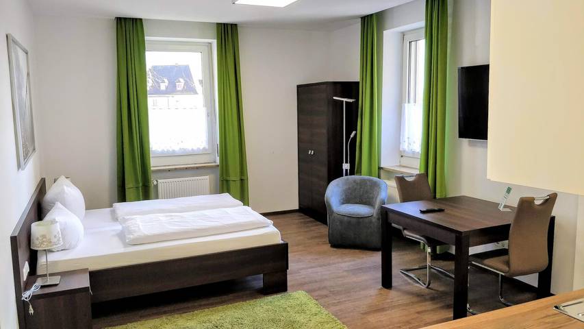 Boardinghouse Stadtvilla Budget - Einbett-Studio mit Küchenzeile und Wlan in Schweinfurt, Fränkisches Weinland