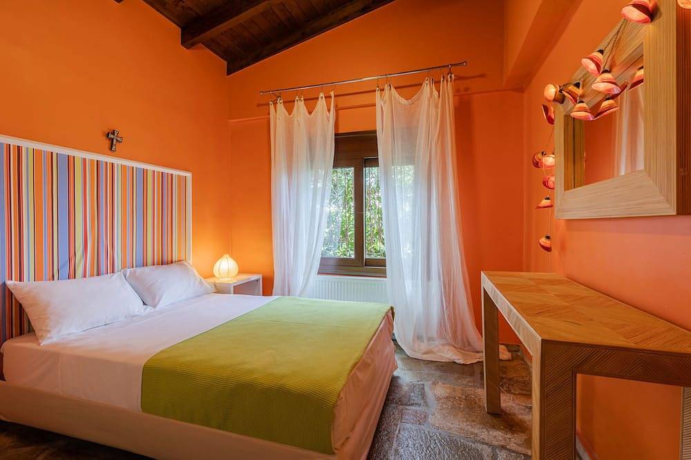 Beachfront \" Villa Efharis \" in Platamonas, Olympos National Park