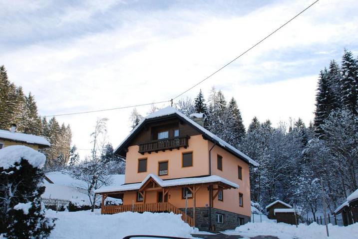 Ferienwohnung für 6 Personen, mit Balkon und Terrasse sowie Garten und Sauna