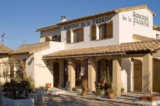 Hôtel pour 2 personnes, avec Terrasse ainsi que Jardin et Piscine